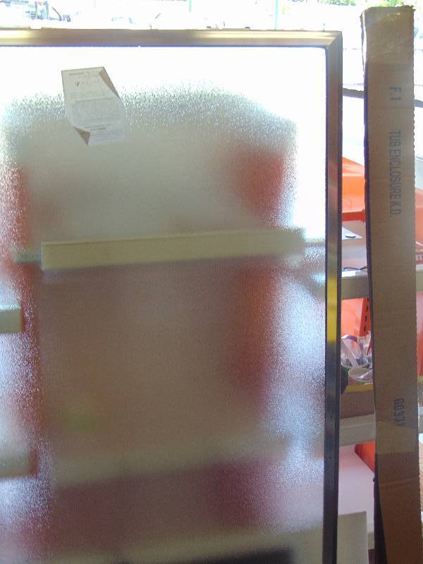 lot 7204 image: Alumax 36 x 67 Silver Tucker Series Tub Enclosure