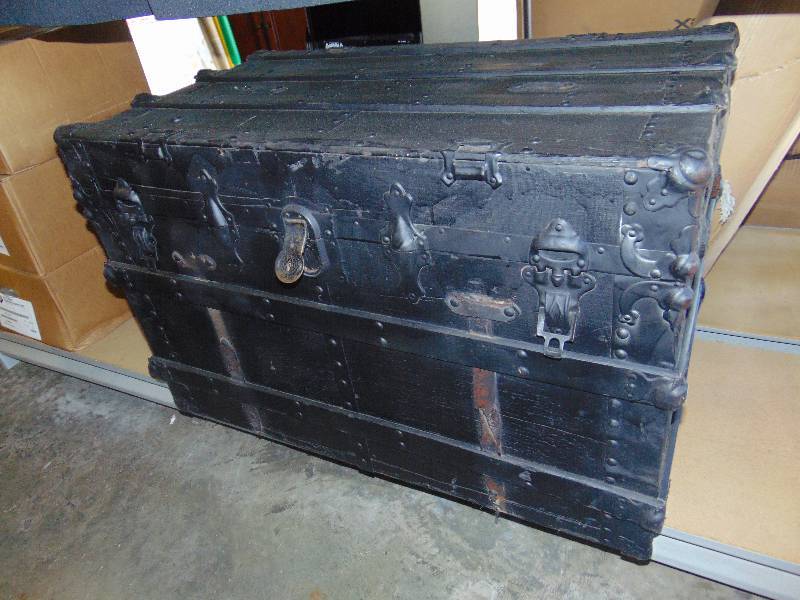 lot 7210 image: Wooden Trunk 34 x 19 x 22 T