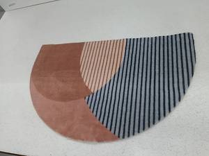 lot 55893 image: Area Rug, 28 X 17