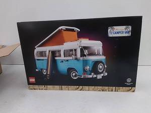 lot 56192 image: Volkswagen Camper Van Lego Set