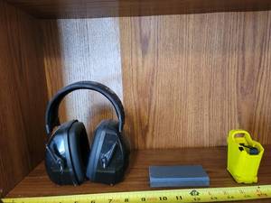 lot 352 image: Magazine speed loaderunloader 9mm to 45 ACP  knife block & Howard leight by sperian ear guards