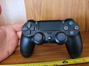 lot 355 image: PS4 controller