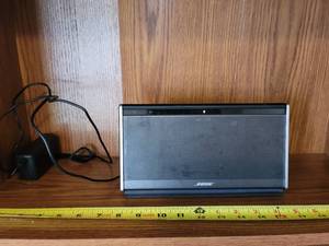lot 357 image: Bose soundlink Bluetooth mobile speaker