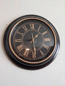lot 103 image: Wall Clock