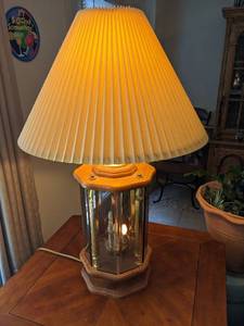 lot 115 image: Vintage Wood & Beveled Glass Octagon Table Lamp