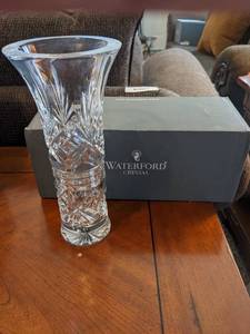 lot 121 image: Waterford Crystal 9in Lillian Vase