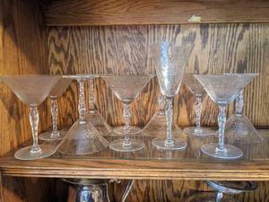 lot 145 image: (11) Cocktail Glasses