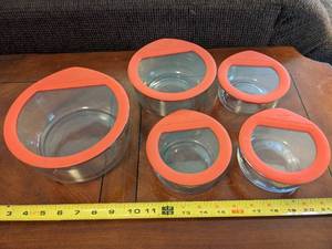 lot 154 image: Pyrex Venting Bowl Set