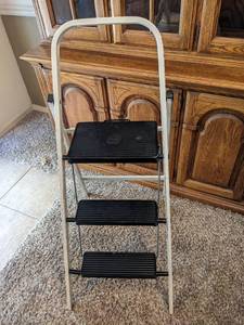 lot 175 image: 3 - Step Folding Step Stool