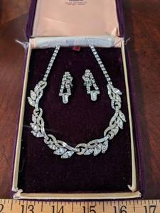 lot 179 image: Matching Necklace & Earrings