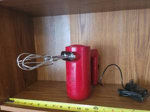 lot 376 image: Kitchen Aid mixer hand mixer 16 W red