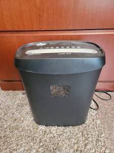lot 391 image: Honeywell paper shredder