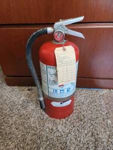 lot 392 image: Full fire extinguisher
