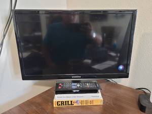 lot 403 image: Samsung TV wremote