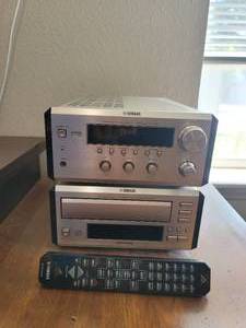 lot 418 image: Yamaha RX-E400 amplituner stereo wspeakers