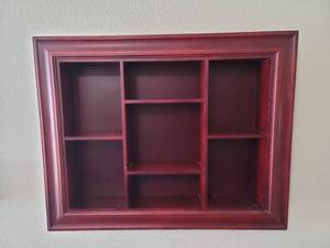 lot 424 image: Knick knack shelf