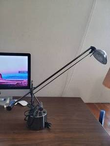 lot 429 image: Metal adjustable office lamp