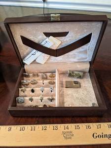 lot 191 image: Cuff Links  Tie Pins  Bill Folds