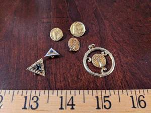 lot 196 image: Gold Marked Pins  See Pics