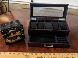 lot 202 image: Small Oriental 3 Drawer Jewelry Box  Jewelry Box W Watch Display