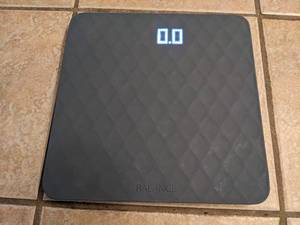 lot 217 image: Bathroom Scale
