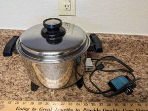 lot 233 image: Charm Table Electric Pot