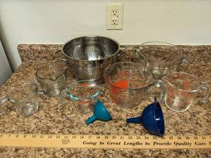 lot 235 image: Small To Large Measuring Cups  SS Colander