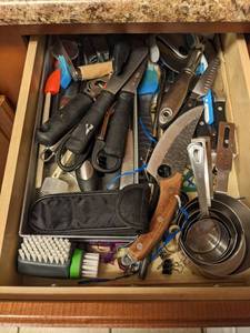 lot 241 image: Kitchen Utensils In Drawer  See Pics