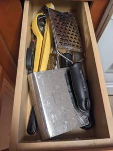 lot 242 image: Kitchen Utensils In Drawer  See Pics