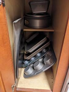 lot 243 image: Baking Pans  See Pics