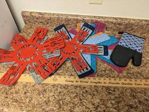 lot 256 image: Pot & Pans Protectors  Oven Mitt