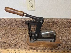 lot 271 image: Vintage Nutcracker