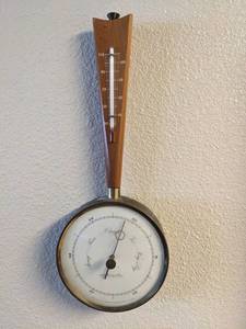 lot 280 image: Vintage Airguide Barometer & Thermometer Combo