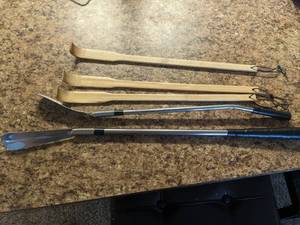 lot 290 image: Back Scratchers  Shoehorns