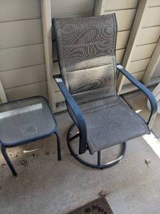 lot 299 image: Swivel Patio Chair  Small Patio Table
