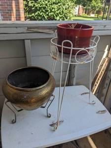 lot 307 image: (2) Outdoor Planters And Stands