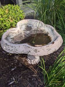 lot 314 image: Small Concrete Bird Bath