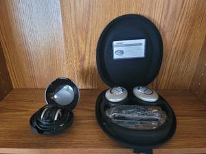 lot 431 image: Sony & Bose headphones