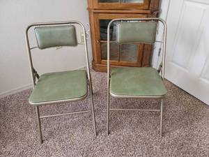 lot 454 image: (2) Metal folding chairs