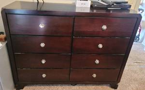 lot 459 image: Dresser w8 drawers 54 W x 17 12 D x 42 H
