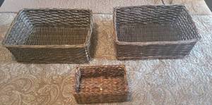 lot 471 image: (3) Wicker decor baskets