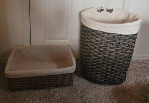 lot 477 image: (2) Laundry baskets