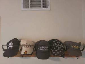lot 478 image: (5) Baseball caps