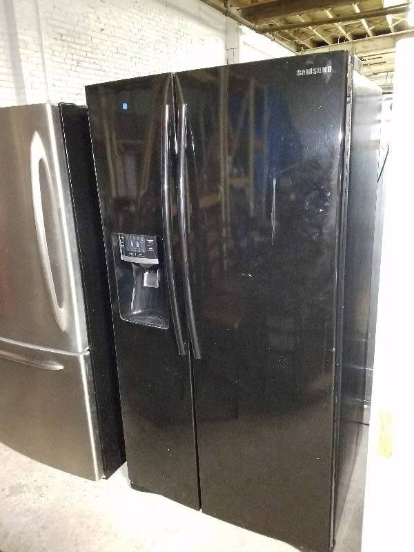 lot 2514 image: 36 W Black Samsung Side-by-side Refrigerator