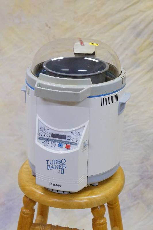 lot 5 image: Breadmaker.