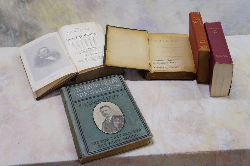 lot 29 image: Historical books.