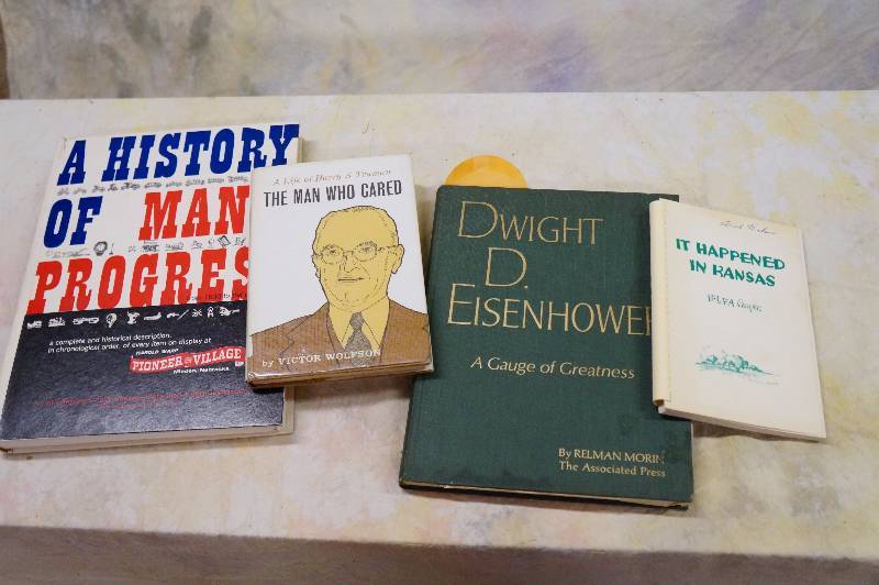 lot 35 image: Lot of 4 history books.