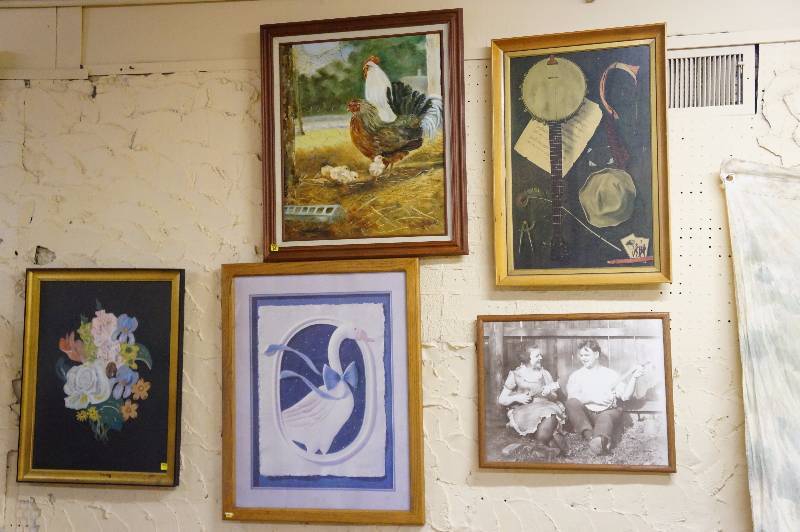 lot 46 image: Framed art on wall 10 pieces.