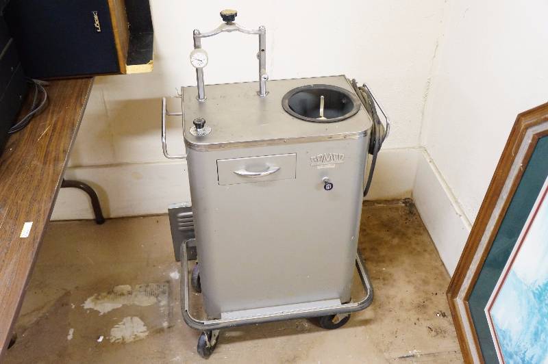 lot 56 image: Gomco blood circulating machine odditie.