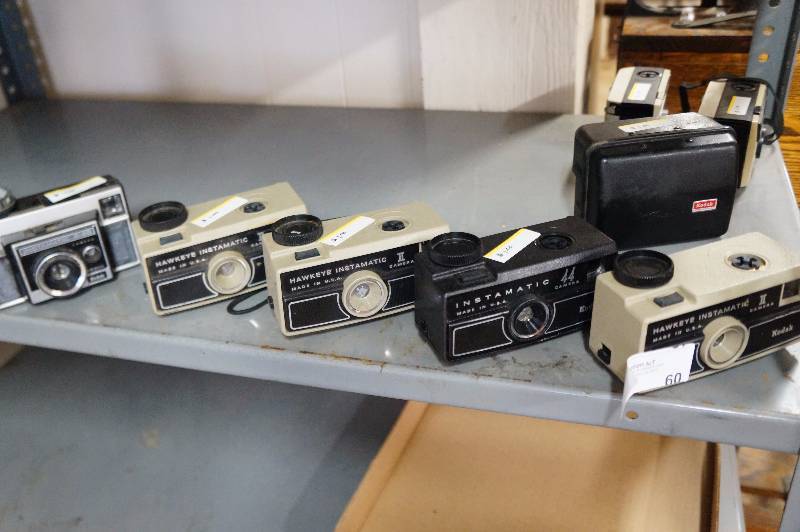 lot 60 image: 8 Kodak instamatic cameras.